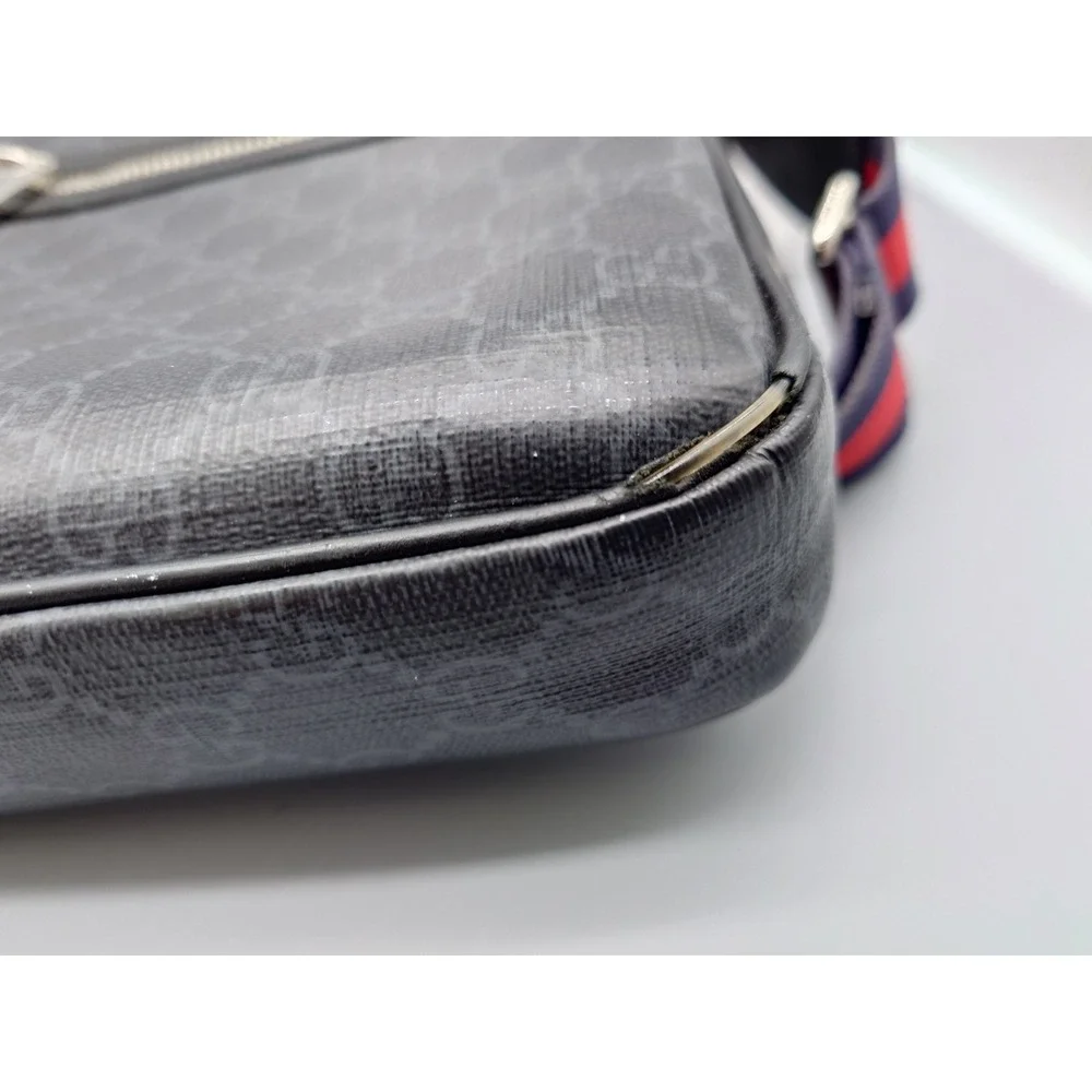 Gucci GG Supreme Messenger Bag Small